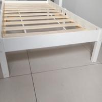 lettino per bambini con materasso