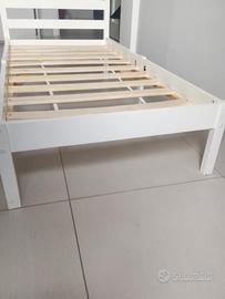 lettino per bambini con materasso