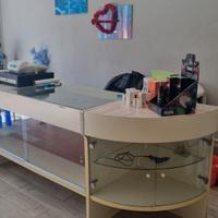 Bancone negozio con impianto elettrico