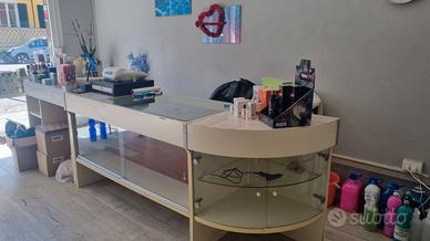 Bancone negozio con impianto elettrico