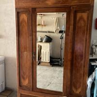 armadio vecchio stile 