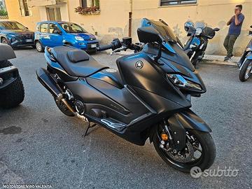 Yamaha TMAX 560 TMAX560 T-MAX 560 AKRAPOVIC