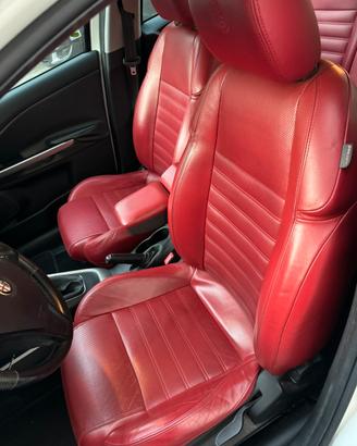 Sedili in pelle rossa per Giulietta