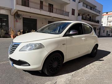 Lancia Ypsilon 1.3 MJT 16V 95 CV - Tenuta bene