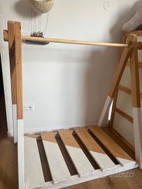 appendiabiti artigianale in legno Montessori