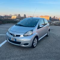Toyota Aygo 1.0 12V VVT-i 5 porte Sol Connect Red 