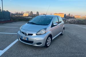 Toyota Aygo 1.0 12V VVT-i 5 porte Sol Connect Red 