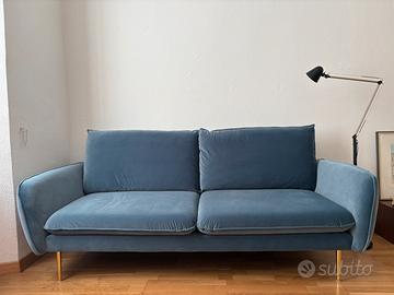 Divano in velluto azzurro cosmopolitan design