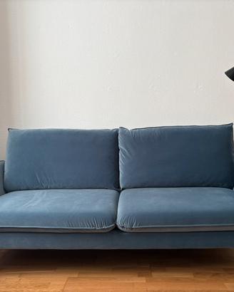 Divano in velluto azzurro cosmopolitan design