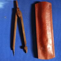 COMPASSO VECCHIO CON ASTUCCIO