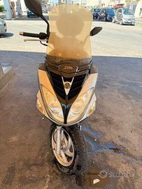 Scooter sym joyrider 200