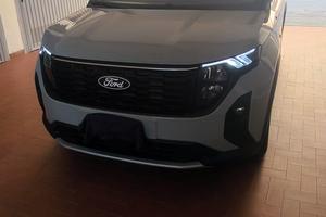 Ford Tourneo Courier modello Active 
