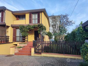 VILLA A SCHIERA D'ANGOLO A SIZIANO