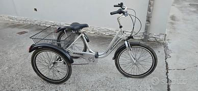 bici 3 ruote con cestino 