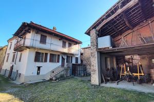 CASA SEMINDIPENDENTE A BRIGNANO-FRASCATA