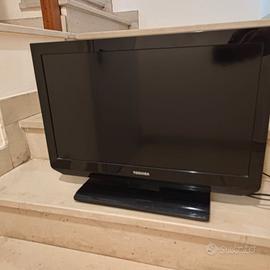 TV TOSHIBA 26’ completa di decoder DVBT esterno