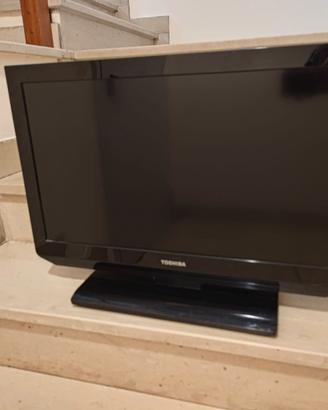 TV TOSHIBA 26’ completa di decoder DVBT esterno