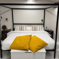Letto a baldacchino king size con materasso