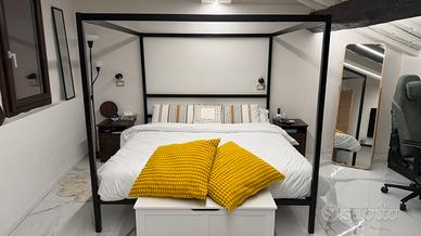 Letto a baldacchino king size con materasso