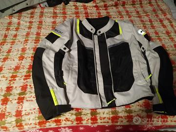 Accessori e abbigliamento moto pari al NUOVO
