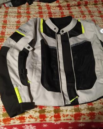 Accessori e abbigliamento moto pari al NUOVO
