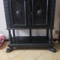 mobile in legno nero