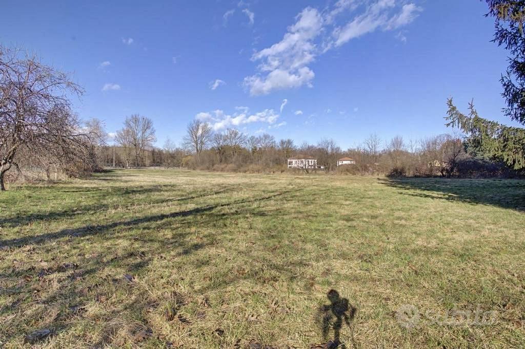 Terreno di 14120 m² a Vergiate - Altro
