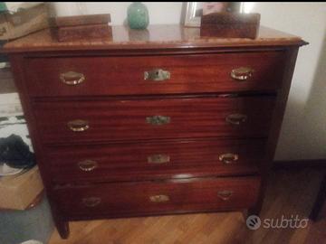 Cassettone a quattro cassetti con ripiano di marmo