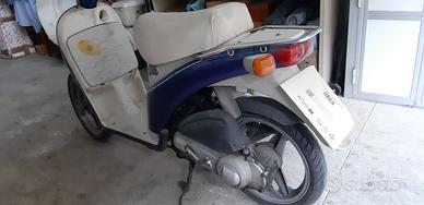 scooter piaggio free blu con paravento