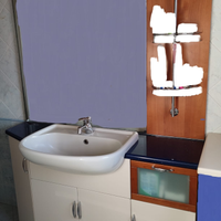 Mobile bagno laccato con inserti in ciliegio