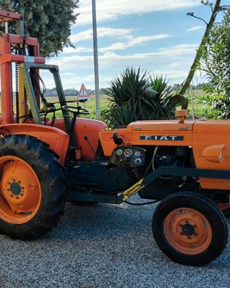 Trattore fiat 415 con muletto