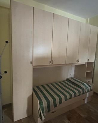 Armadio a ponte con letto singolo