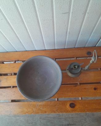 Piccolo  Vaso in ottone e pezzo molto vecchio