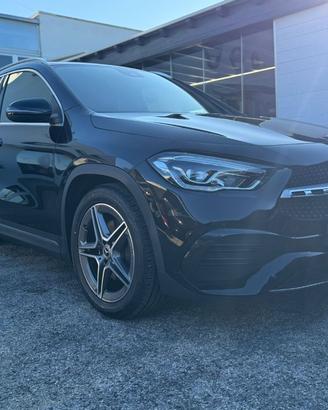 MERCEDES-BENZ GLA 180 d Automatic Premium