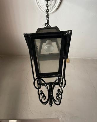Lampadario in ferro battuto e vetro