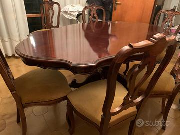 Tavolo da pranzo con sedie