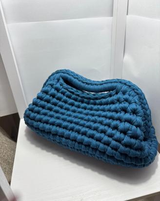 Pochette lavorata a mano