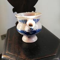Antico versatoio in ceramica