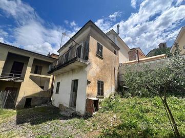 CASA SEMINDIPENDENTE A SANT'AMBROGIO SUL GARIGLIAN