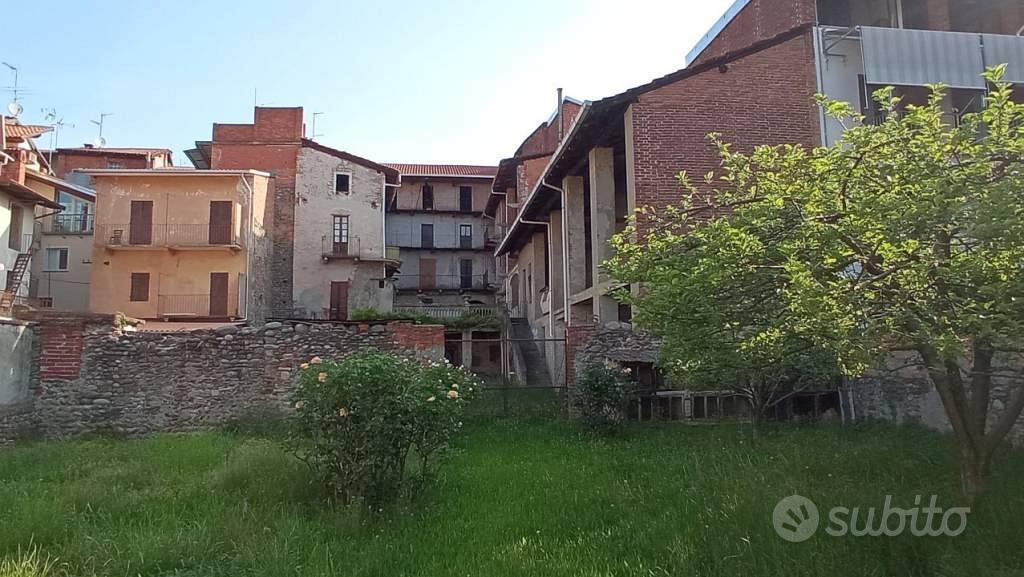Rustico / Casale di 1000 m² con più di 5 locali a - Vista 3