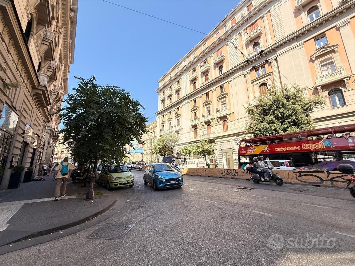NEGOZIO A NAPOLI - Vista 5