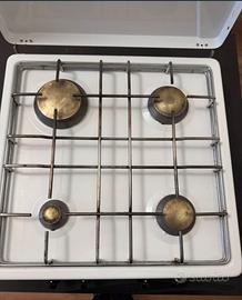piano cottura a gas 4 fuochi