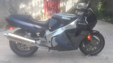 Moto Yamaha 1000 ex up