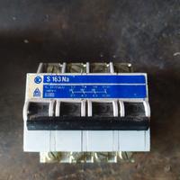 Interruttore magnetotermico trifase