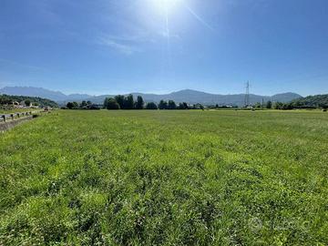 Terreno di 2100 m² a Oggiono