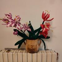 Giglio e vaso rivestito in zucchero 