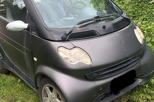 Smart 450 cabrio del 2002. Motore da rivedere.