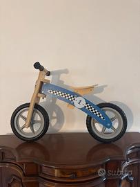 Moto in legno per bambini