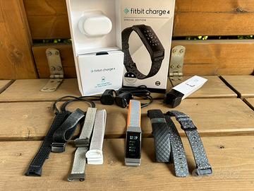 Fitbit Charge 4 con accessori