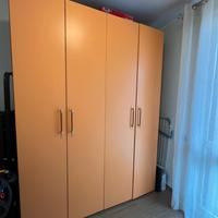 Armadio finitura ciliegio e arancio